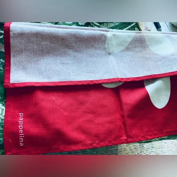 Red With White Daisy Kitchen Towel. New PAPPELINA Sweden, 24x18.5 100% Cotton - Picture 6 of 7